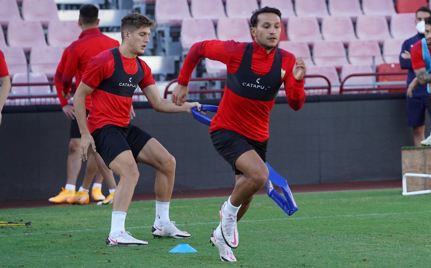Fotos: Los rojiblancos esperan dar un salto más tras lo hecho en Lugo ante un Sporting fuerte
