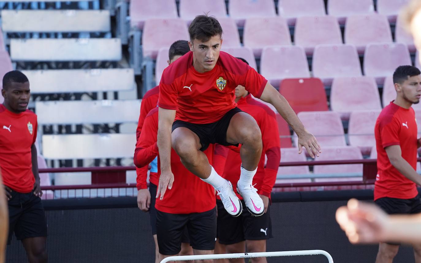 Fotos: Los rojiblancos esperan dar un salto más tras lo hecho en Lugo ante un Sporting fuerte