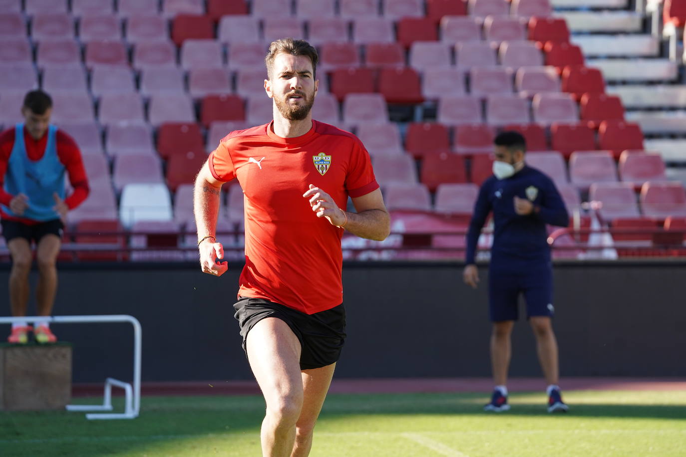 Fotos: Los rojiblancos esperan dar un salto más tras lo hecho en Lugo ante un Sporting fuerte
