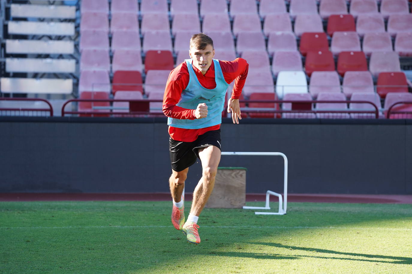 Fotos: Los rojiblancos esperan dar un salto más tras lo hecho en Lugo ante un Sporting fuerte
