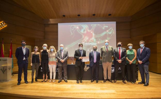 Melero, en el centro, junto a representantes de las entidades que hacen posible el Premio.