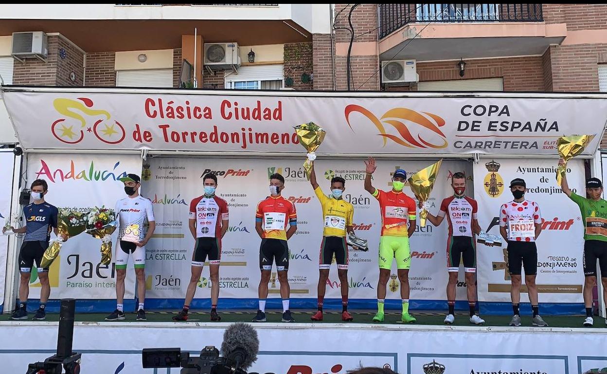 La pandemia provocó que en esta edición el podio final de ganadores fuera mucho menos concurrido. 