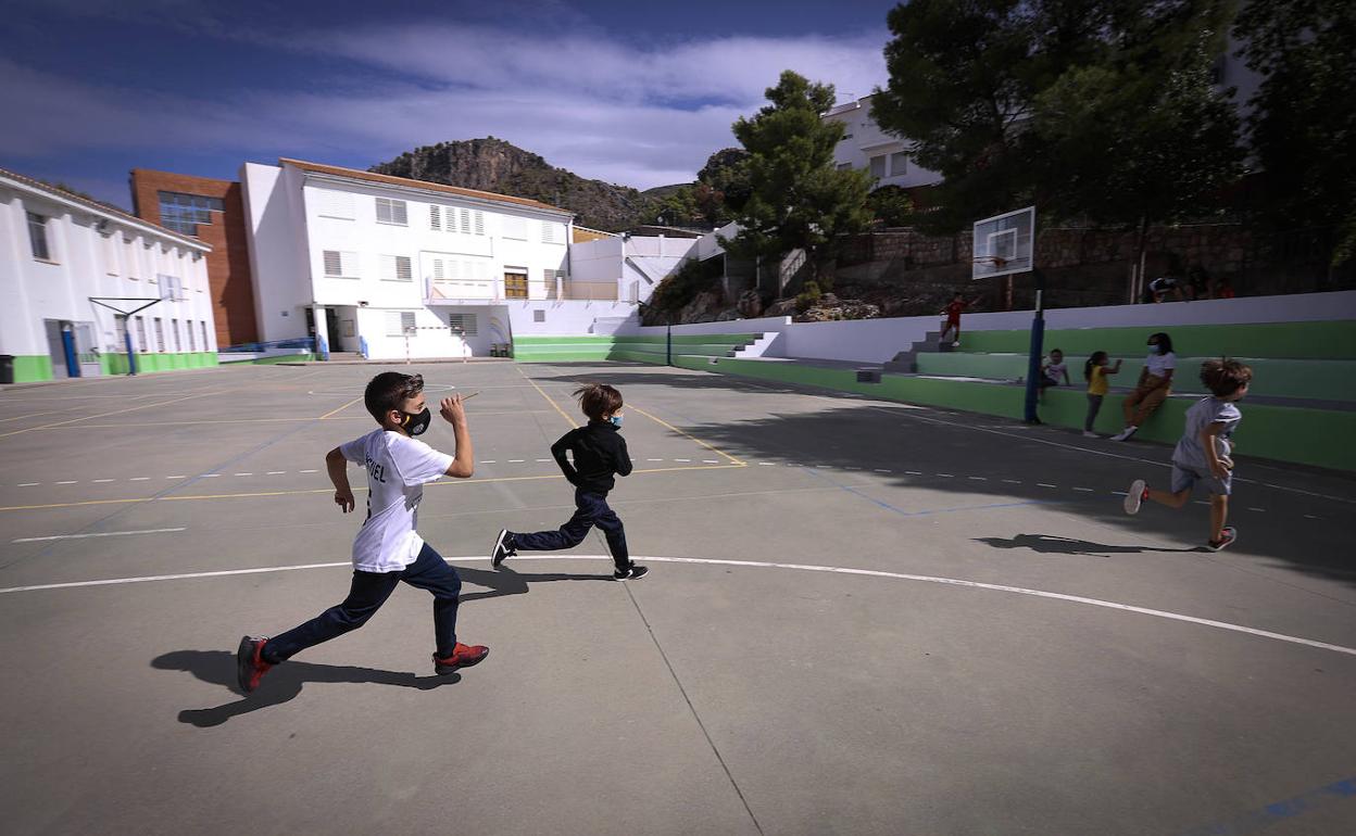 Alumnos de Primaria, en el recreo.