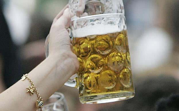 Fiesta de 200 personas en casa de un famoso político: qué hay de verdad tras este bulo