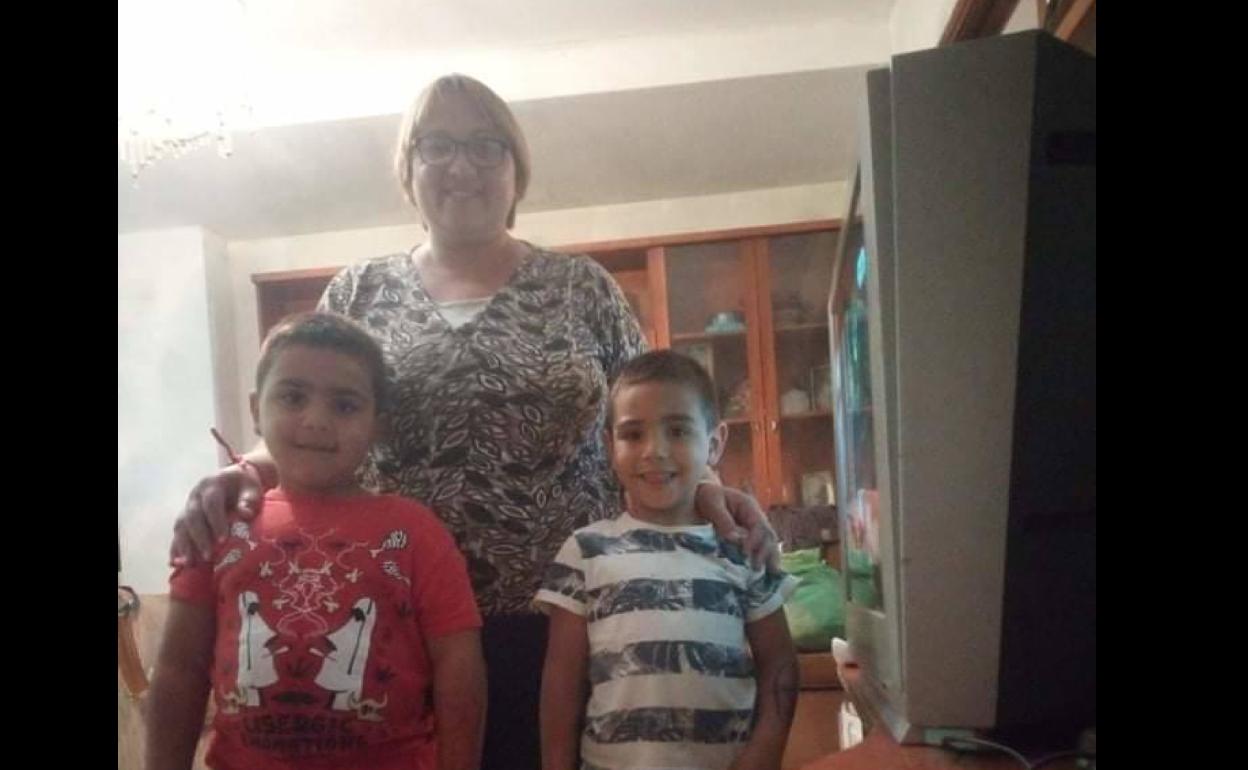 Un pueblo de Granada se vuelca por ayudar a una familia que perdió todo en un incendio