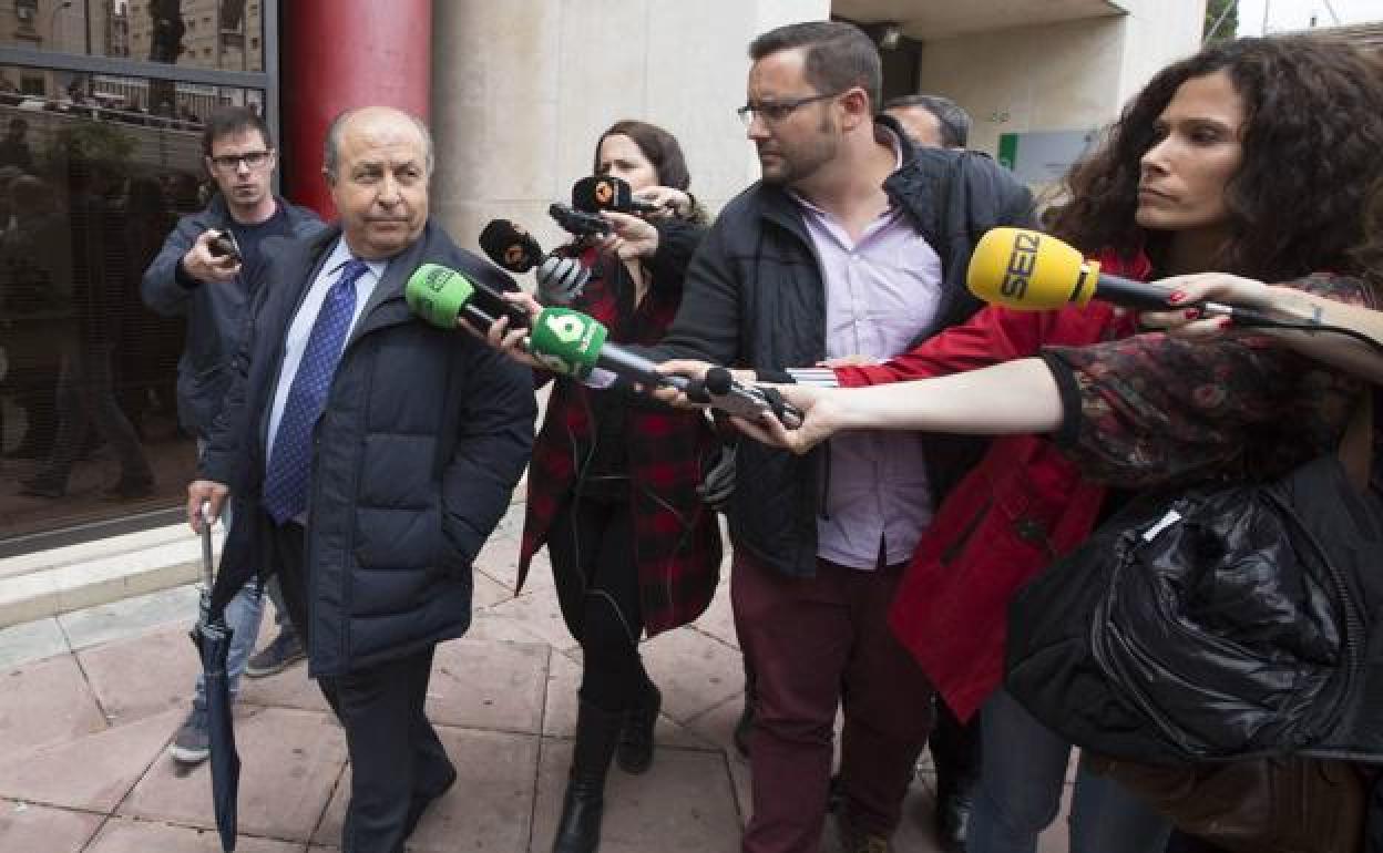 El exalcalde José Torres Hurtado en 2016, el día que acudió a los juzgados para declarar en el marco de la operación Nazarí.