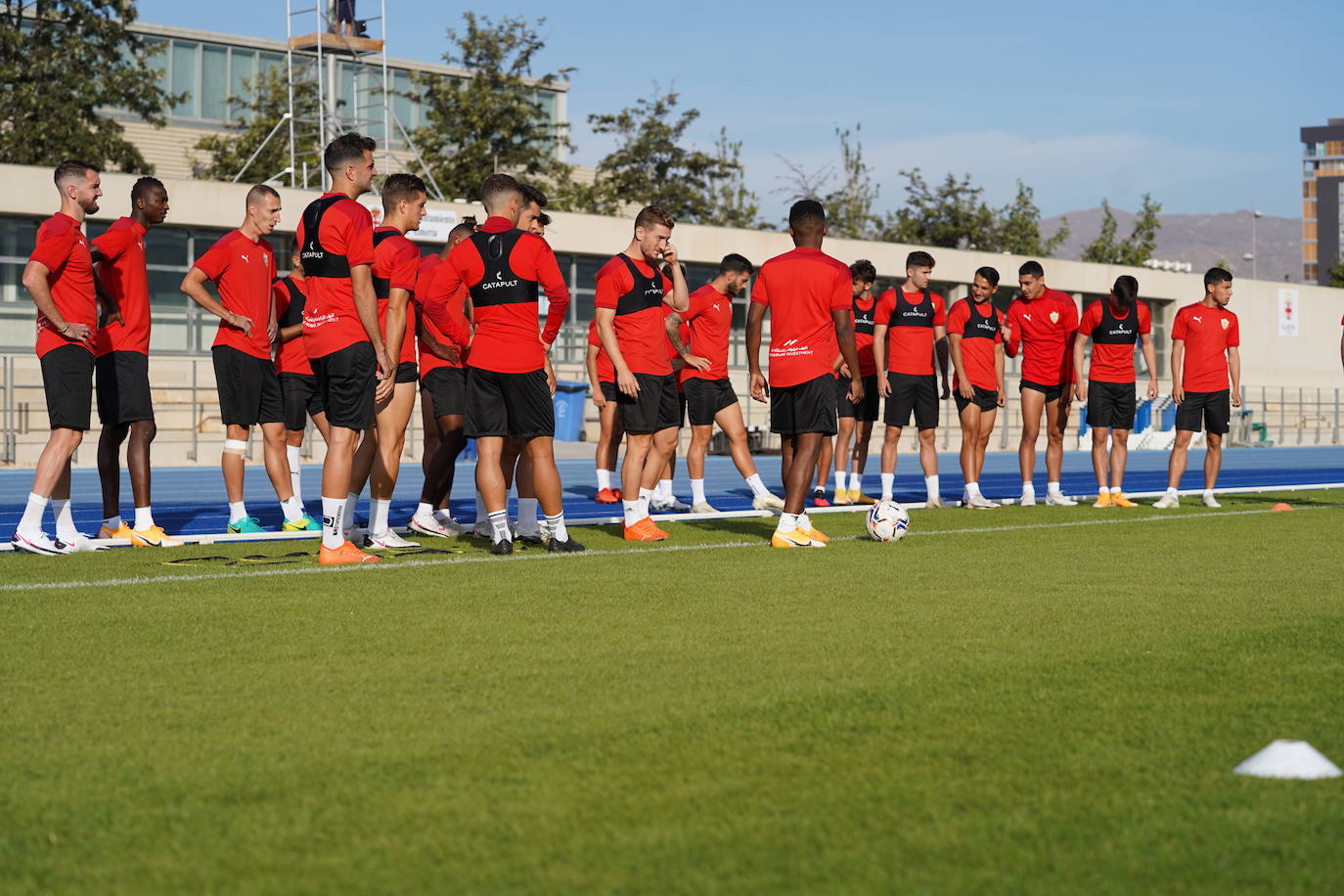 Fotos: El Almería trabaja con la vista puesta en Logroño