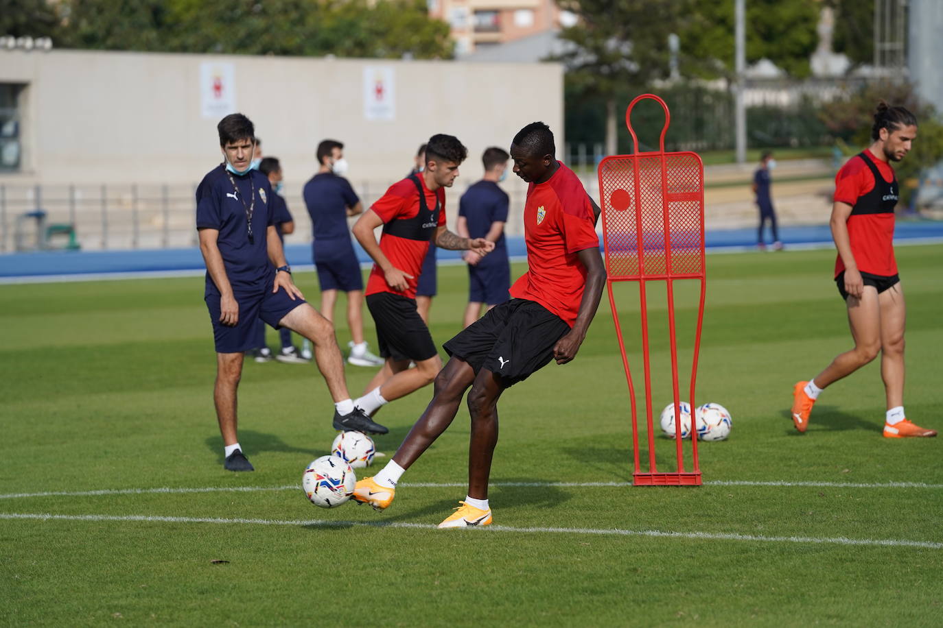 Fotos: El Almería trabaja con la vista puesta en Logroño