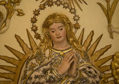 Imagen secundaria 1 - Relieve de la Inmaculada en la bóveda del paraninfo de la Facultad de Derecho.