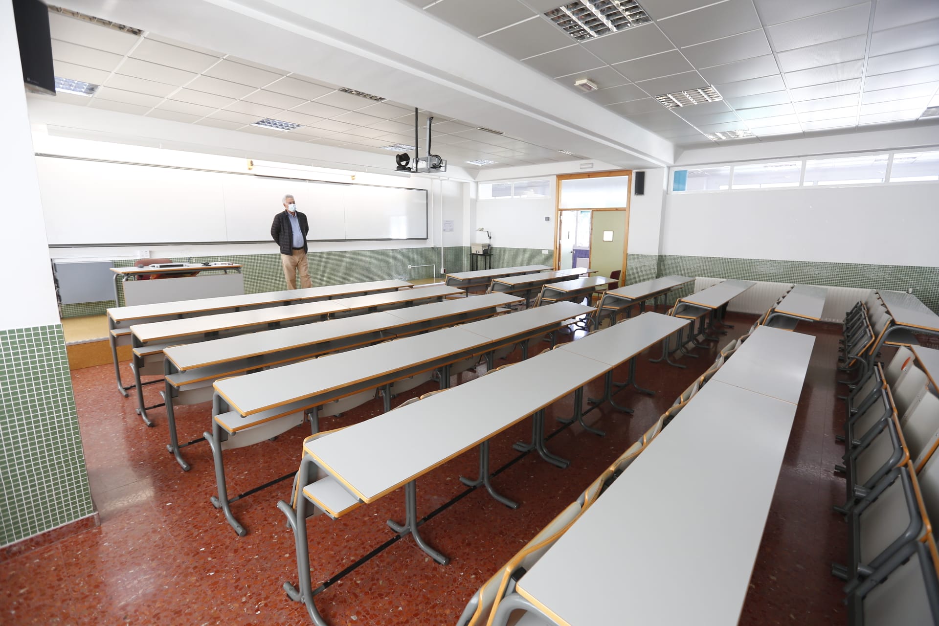 Aulas y pasillos vacíos en las facultades de la Universidad de Granada