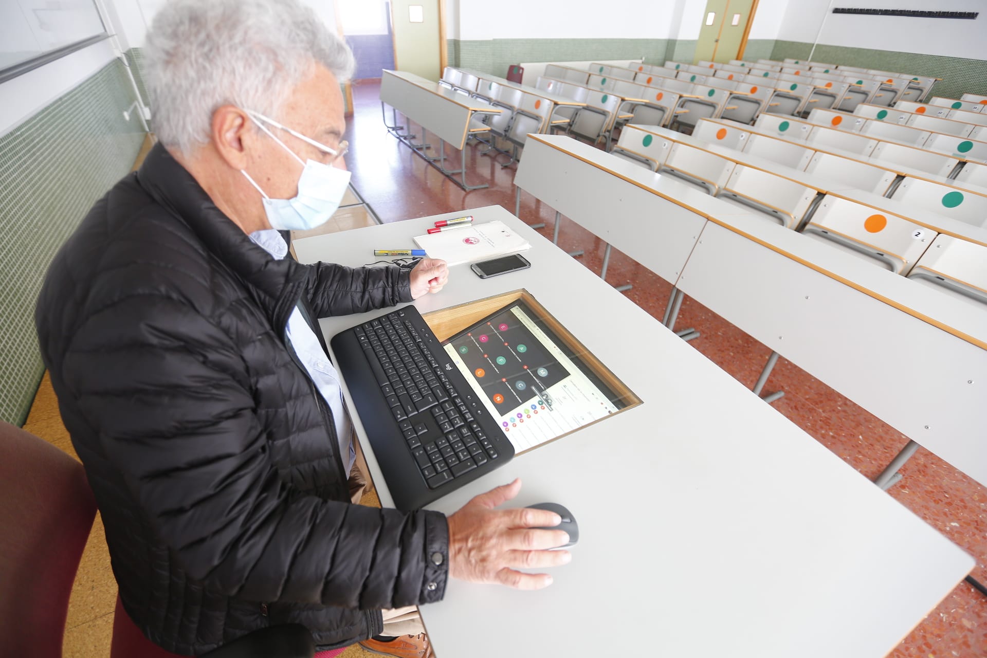 Aulas y pasillos vacíos en las facultades de la Universidad de Granada