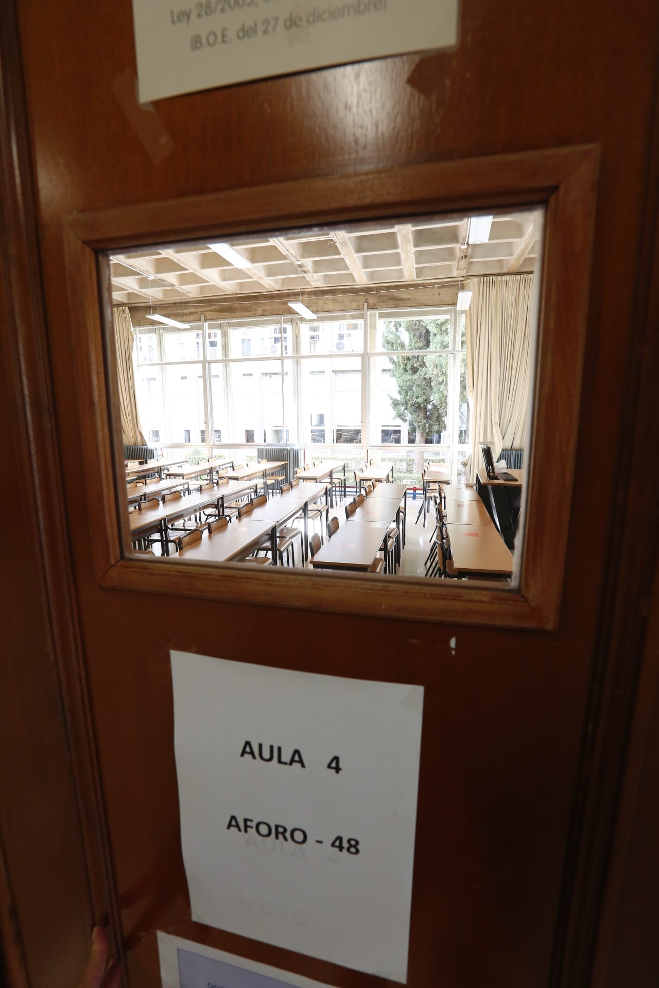 Aulas y pasillos vacíos en las facultades de la Universidad de Granada