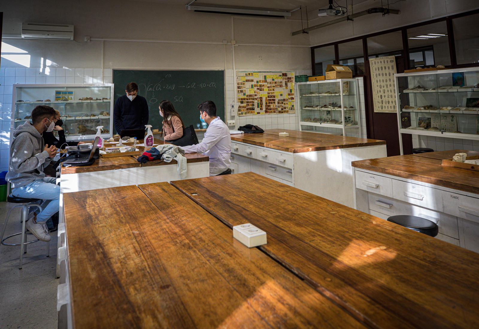 Aulas y pasillos vacíos en las facultades de la Universidad de Granada