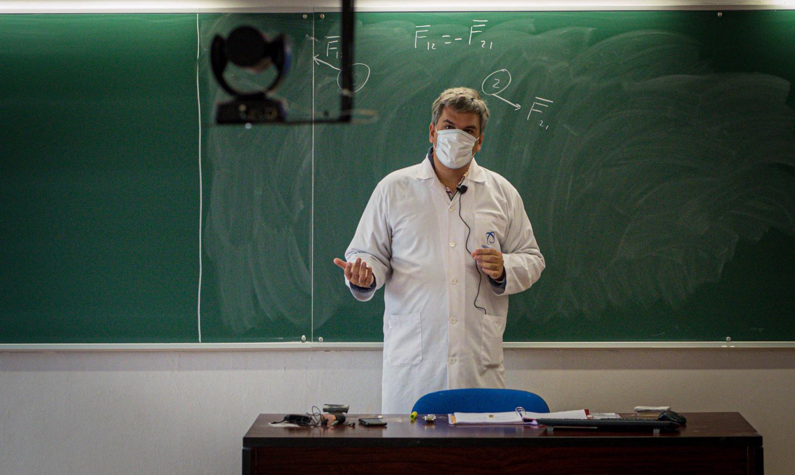 Aulas y pasillos vacíos en las facultades de la Universidad de Granada