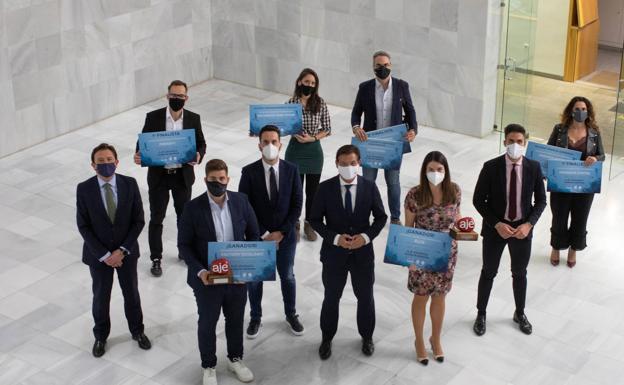 Los premiados por la Asociación de Jóvenes Empresarios de Granada. 