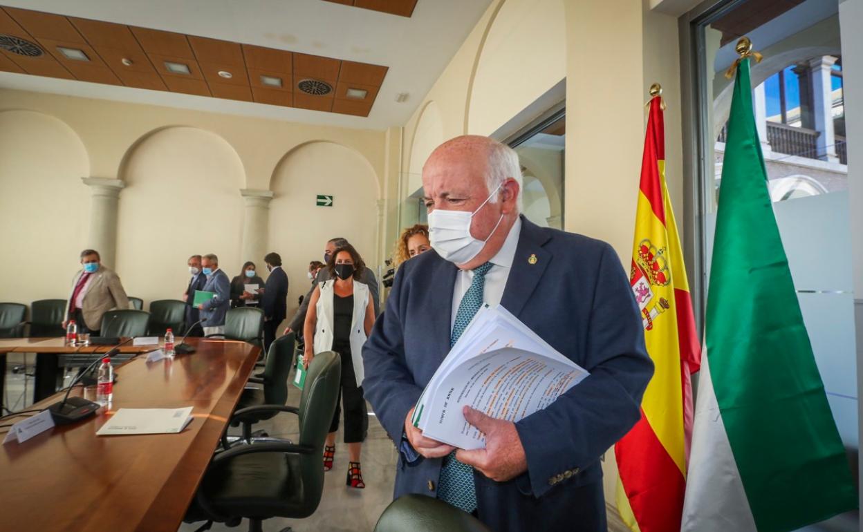 El consejero de Salud y Familiasde la Junta, Jesús Aguirre, este viernes en Granada.