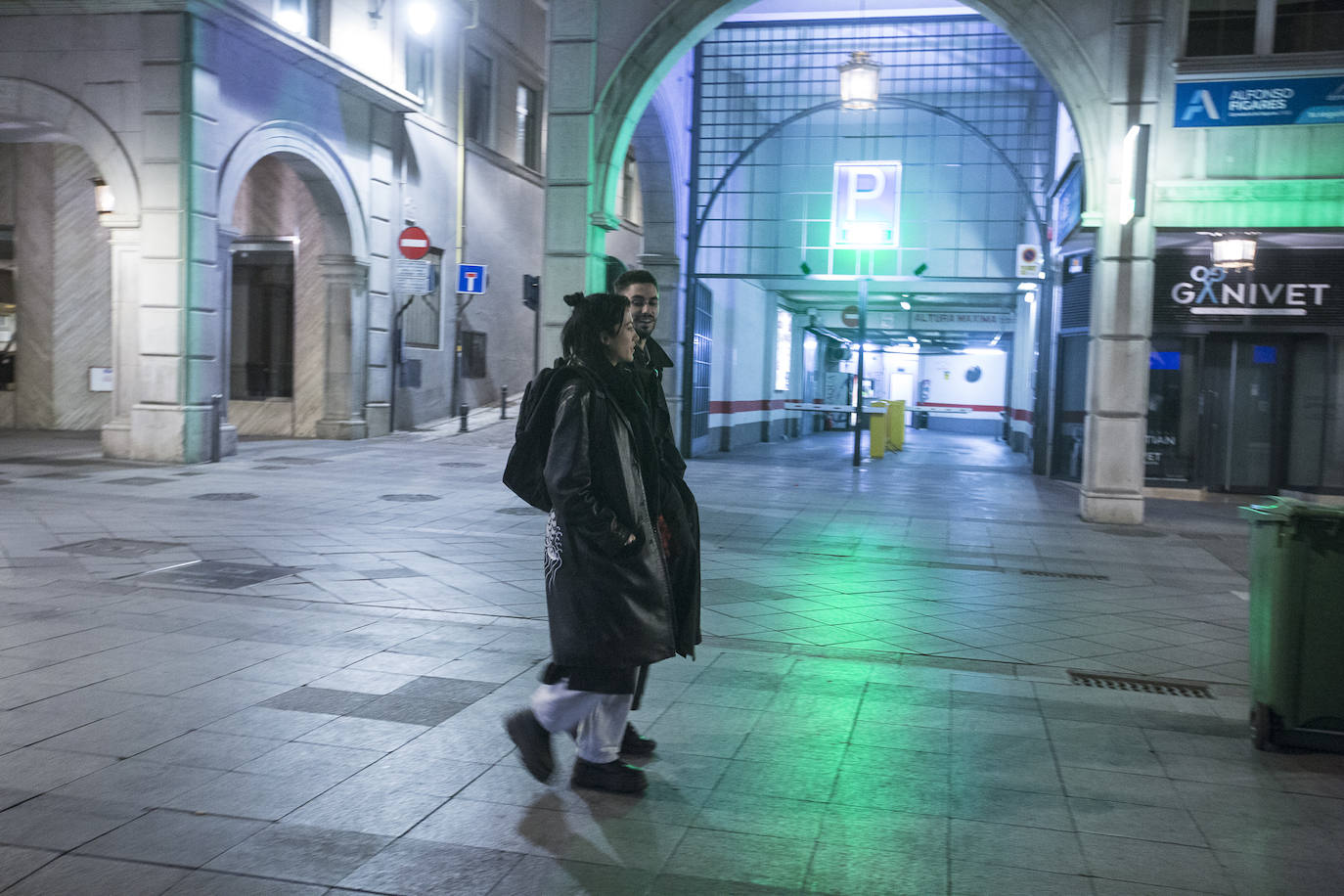 No hubo aglomeraciones en la calle ni establecimientos abiertos más allá de la hora permitida, pero sí reuniones en los pisos tras el cierre de los locales