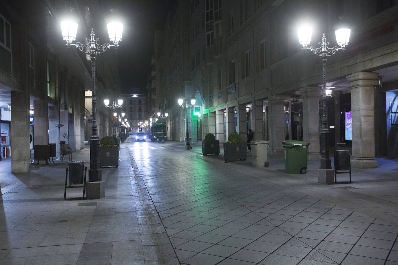 No hubo aglomeraciones en la calle ni establecimientos abiertos más allá de la hora permitida, pero sí reuniones en los pisos tras el cierre de los locales