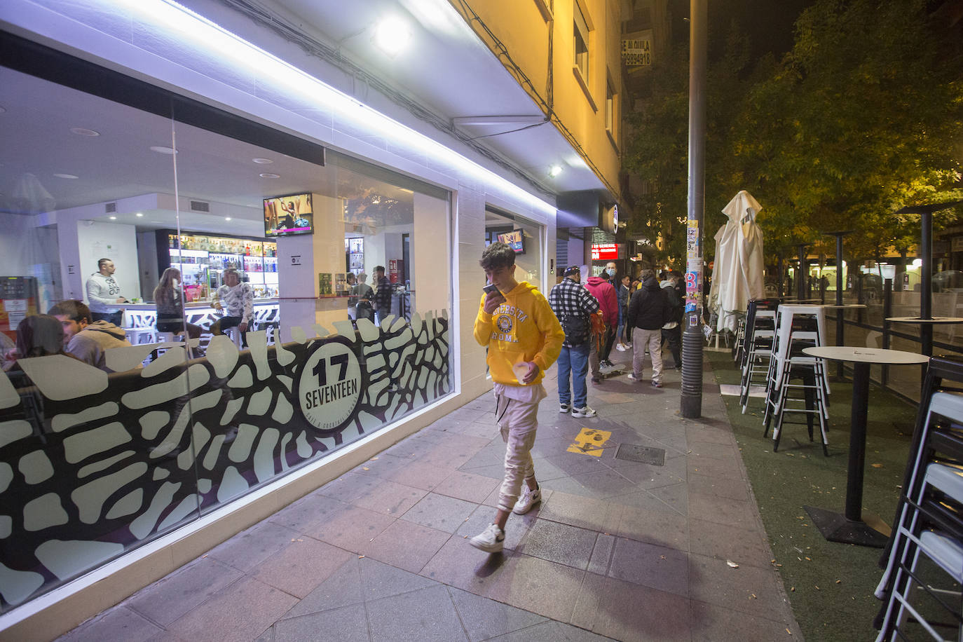 No hubo aglomeraciones en la calle ni establecimientos abiertos más allá de la hora permitida, pero sí reuniones en los pisos tras el cierre de los locales