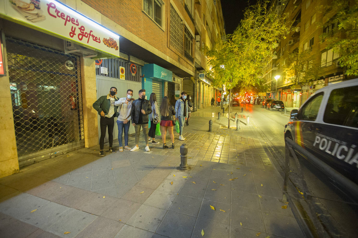 No hubo aglomeraciones en la calle ni establecimientos abiertos más allá de la hora permitida, pero sí reuniones en los pisos tras el cierre de los locales