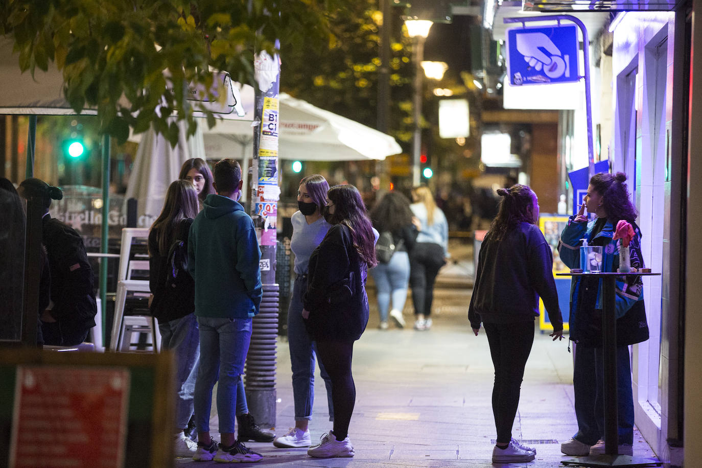 No hubo aglomeraciones en la calle ni establecimientos abiertos más allá de la hora permitida, pero sí reuniones en los pisos tras el cierre de los locales