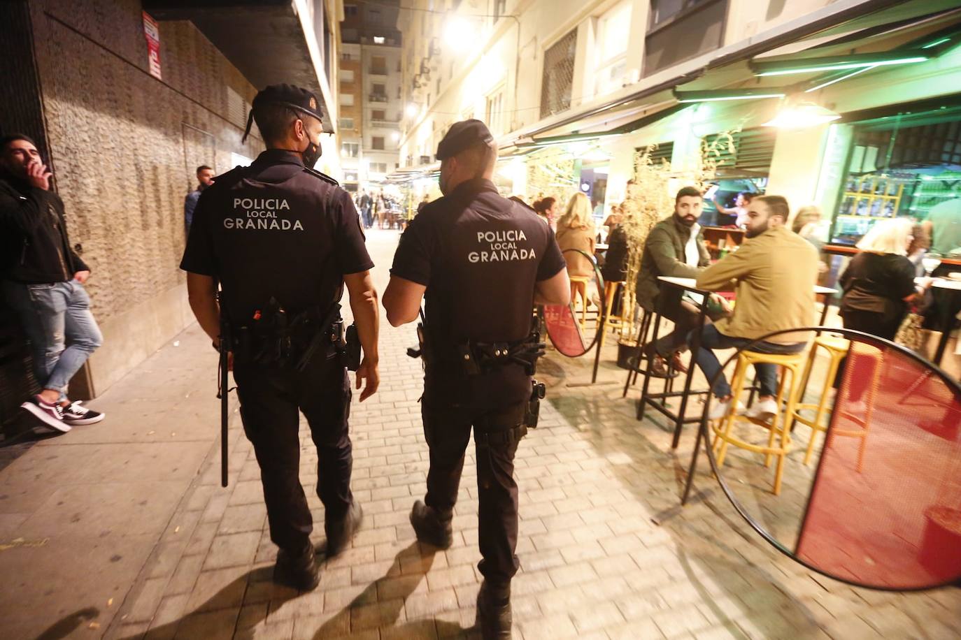 Fotos: Arranca el dispositivo policial que vigilará la última noche de fiesta en Granada