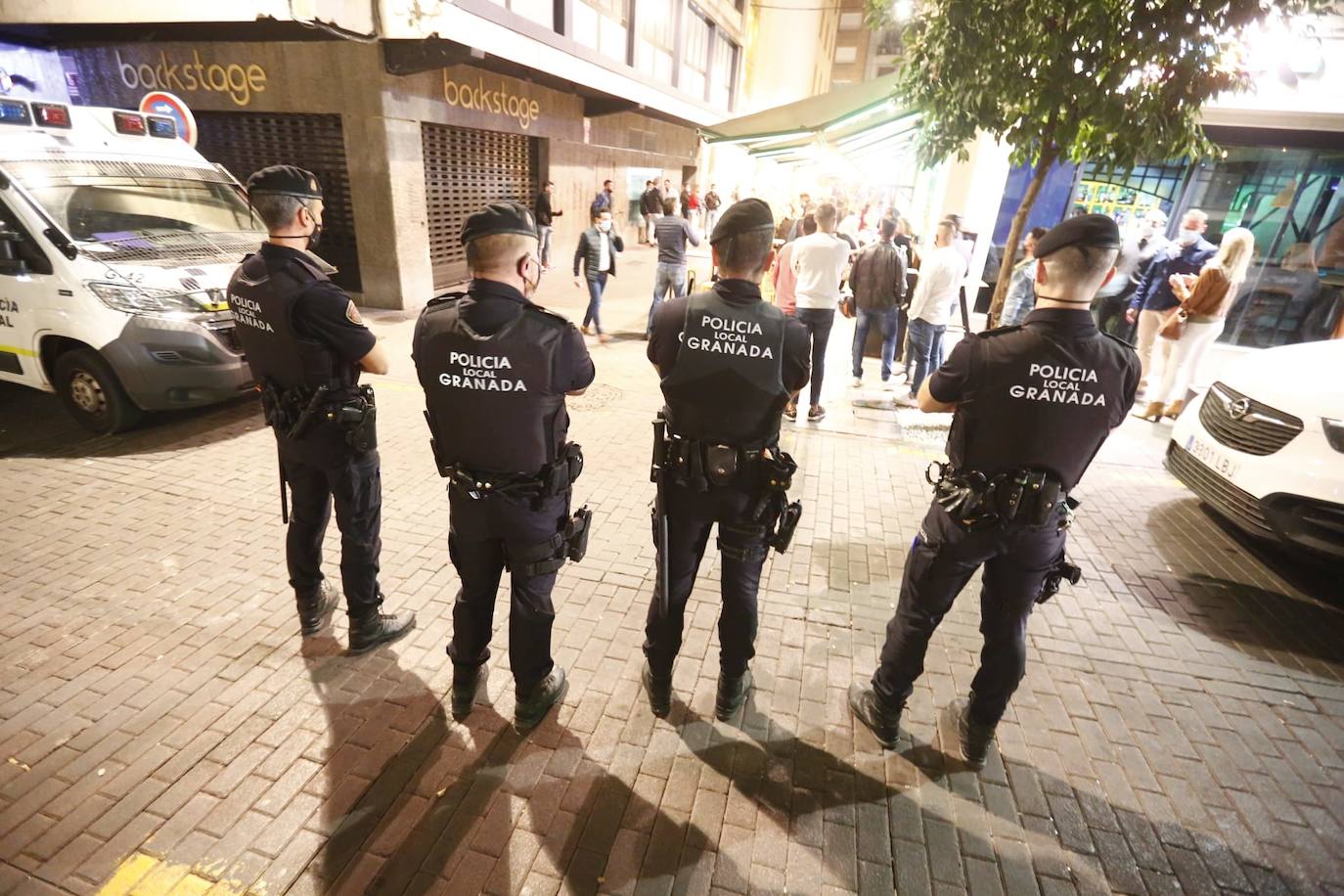 Fotos: Arranca el dispositivo policial que vigilará la última noche de fiesta en Granada