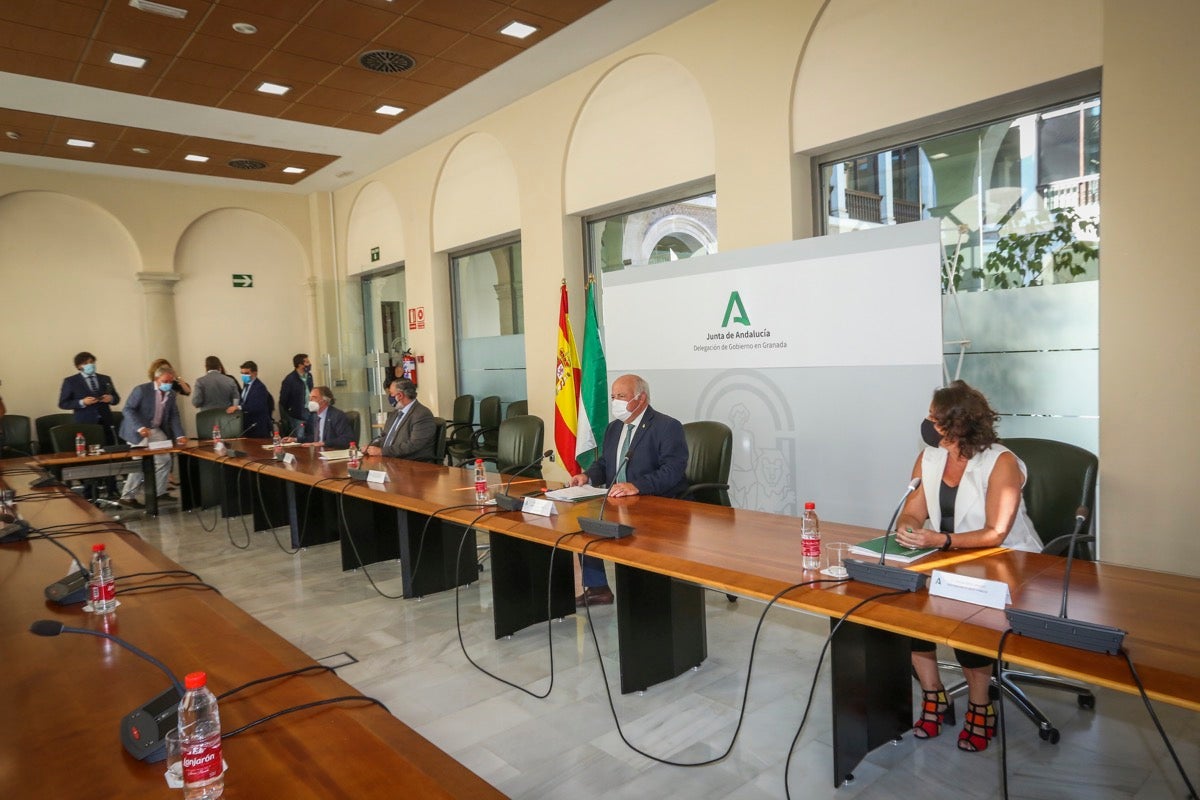 Reunión en La Normal con el consejero de Salud para decidir nuevas medidas en Granada