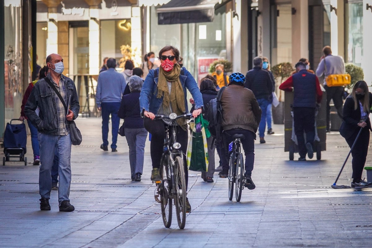 Ambiente en las calles de Granada este sábado