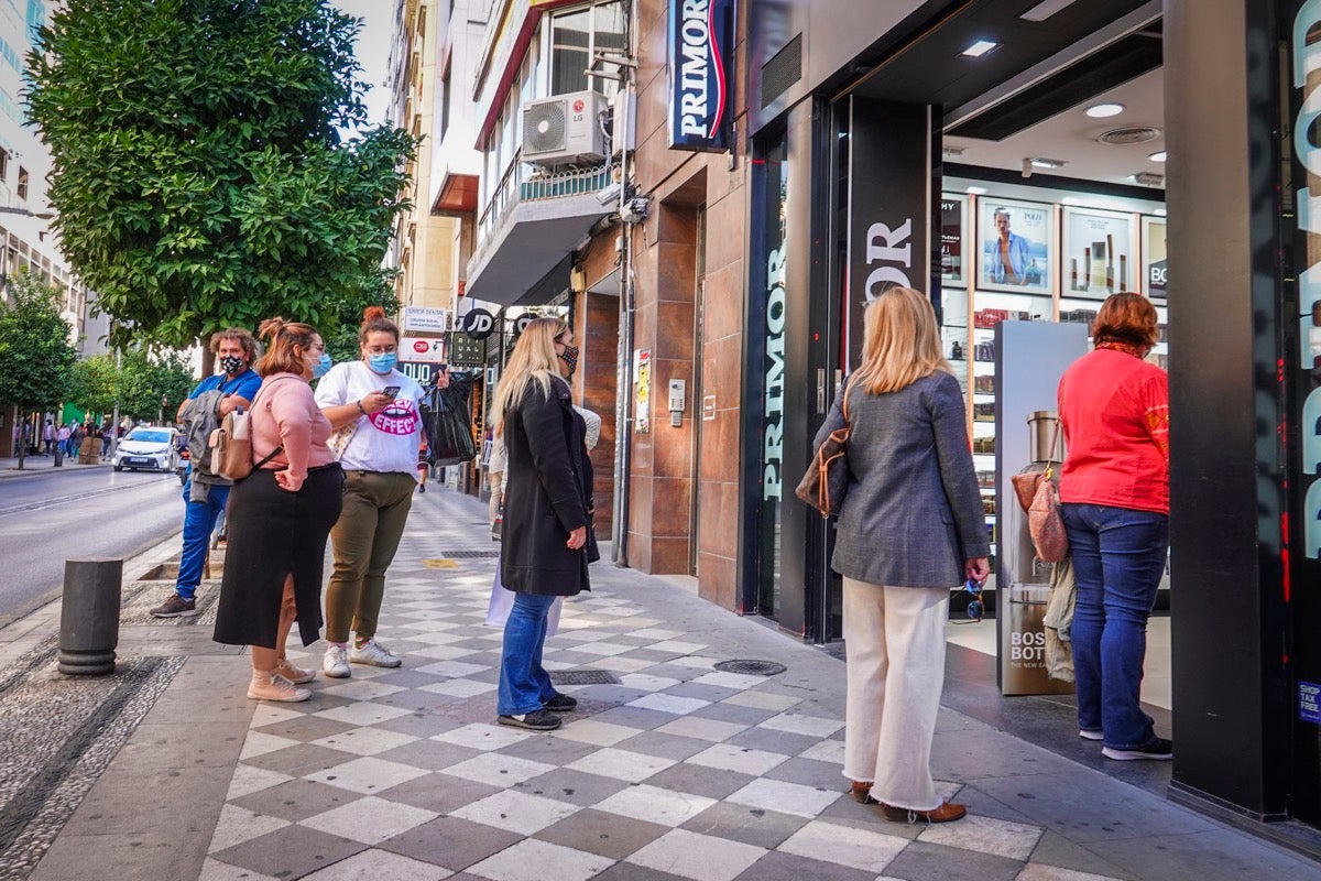 Ambiente en las calles de Granada este sábado