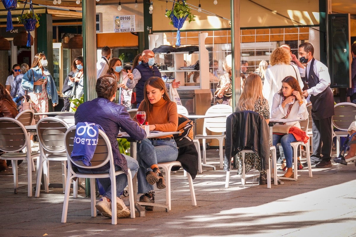 Ambiente en las calles de Granada este sábado