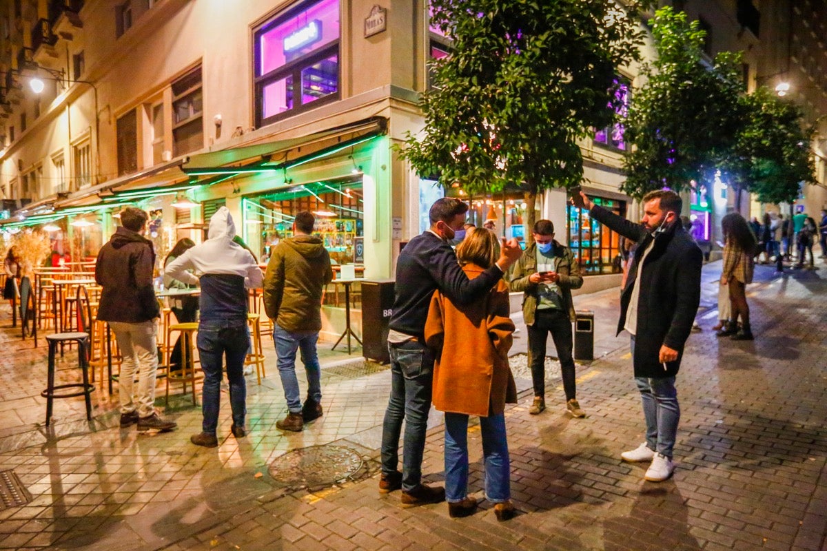 Fotos: Los locales del Centro cumplen con la norma de manera estricta