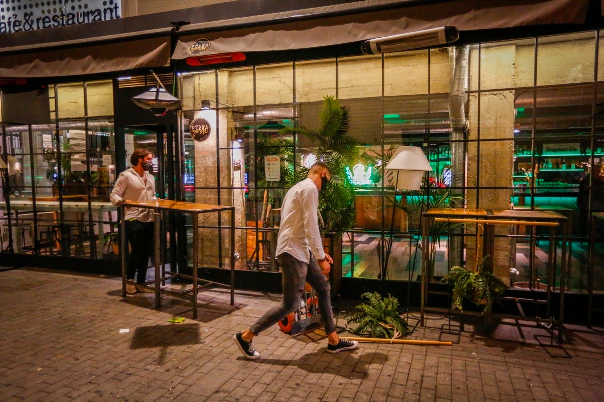 Fotos: Los locales del Centro cumplen con la norma de manera estricta