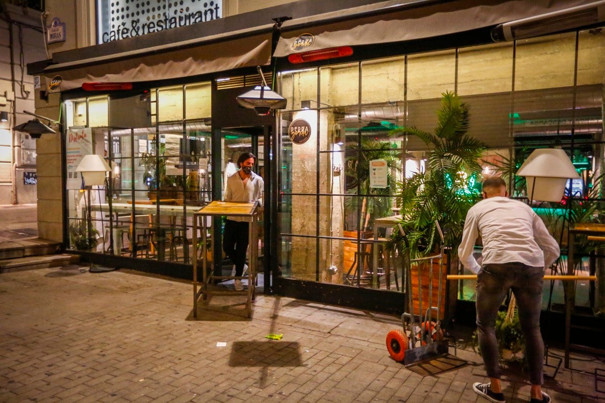 Fotos: Los locales del Centro cumplen con la norma de manera estricta