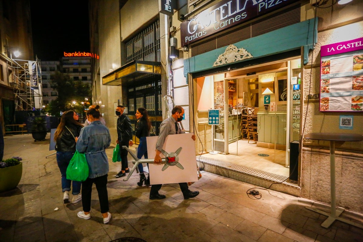 Fotos: Los locales del Centro cumplen con la norma de manera estricta
