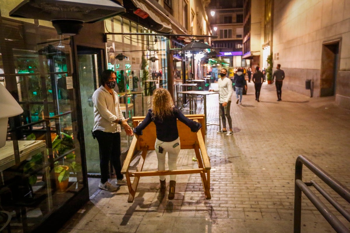 Fotos: Los locales del Centro cumplen con la norma de manera estricta