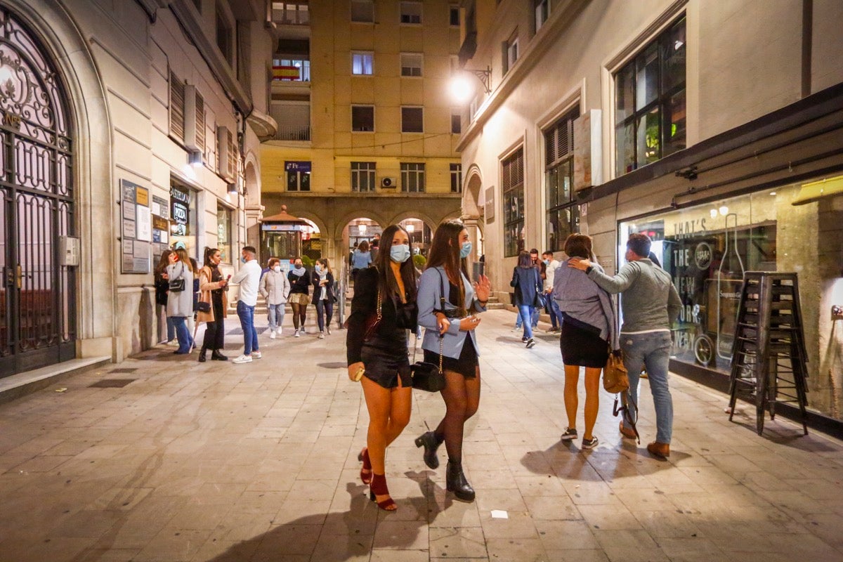 Fotos: Los locales del Centro cumplen con la norma de manera estricta