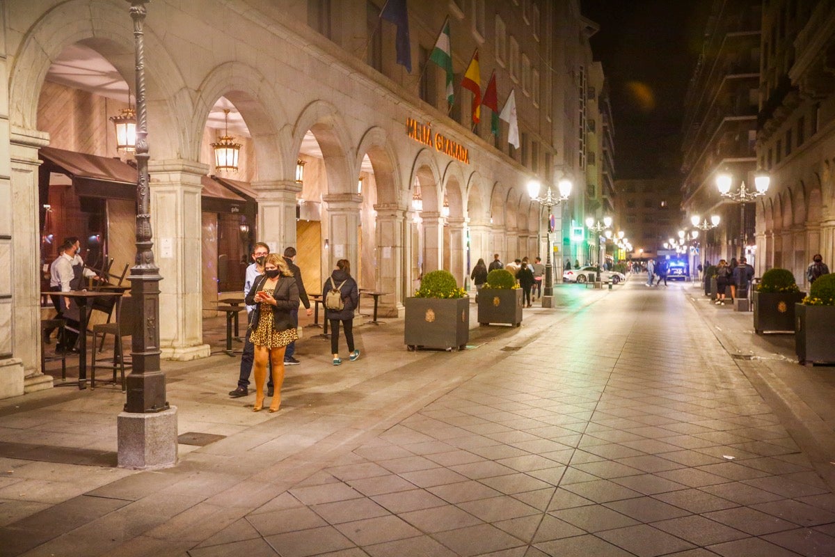 Fotos: Los locales del Centro cumplen con la norma de manera estricta