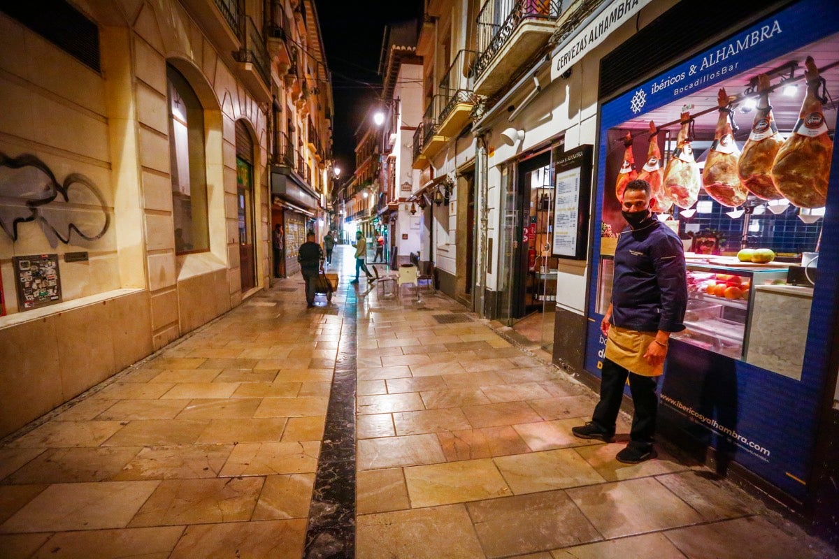 Fotos: Los locales del Centro cumplen con la norma de manera estricta