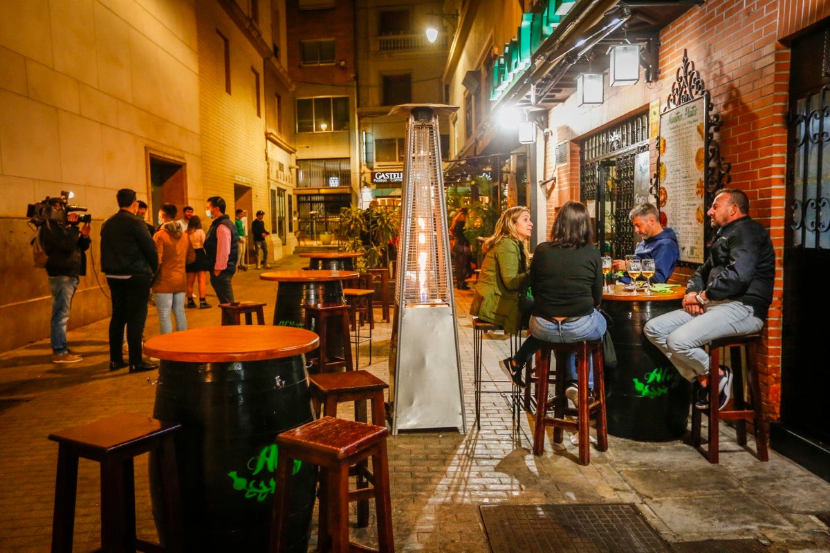 Fotos: Los locales del Centro cumplen con la norma de manera estricta