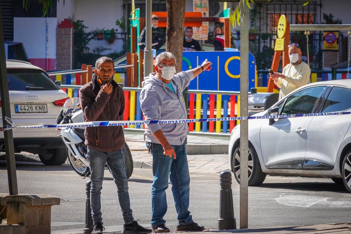 Fotos: La frontera Covid es la barra de un bar: en Armilla no se puede entrar a las tabernas y en Padul, sí