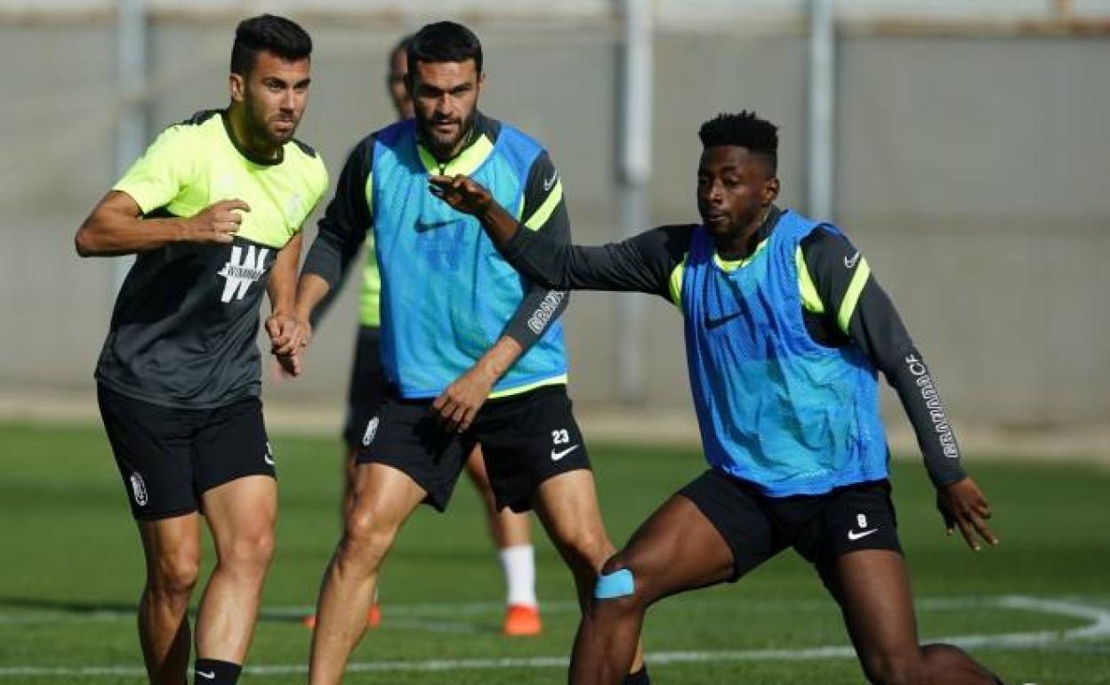 Fede Vico, Jorge Molian y Yan Eteki, durante el entrenamiento de esta mañana. 