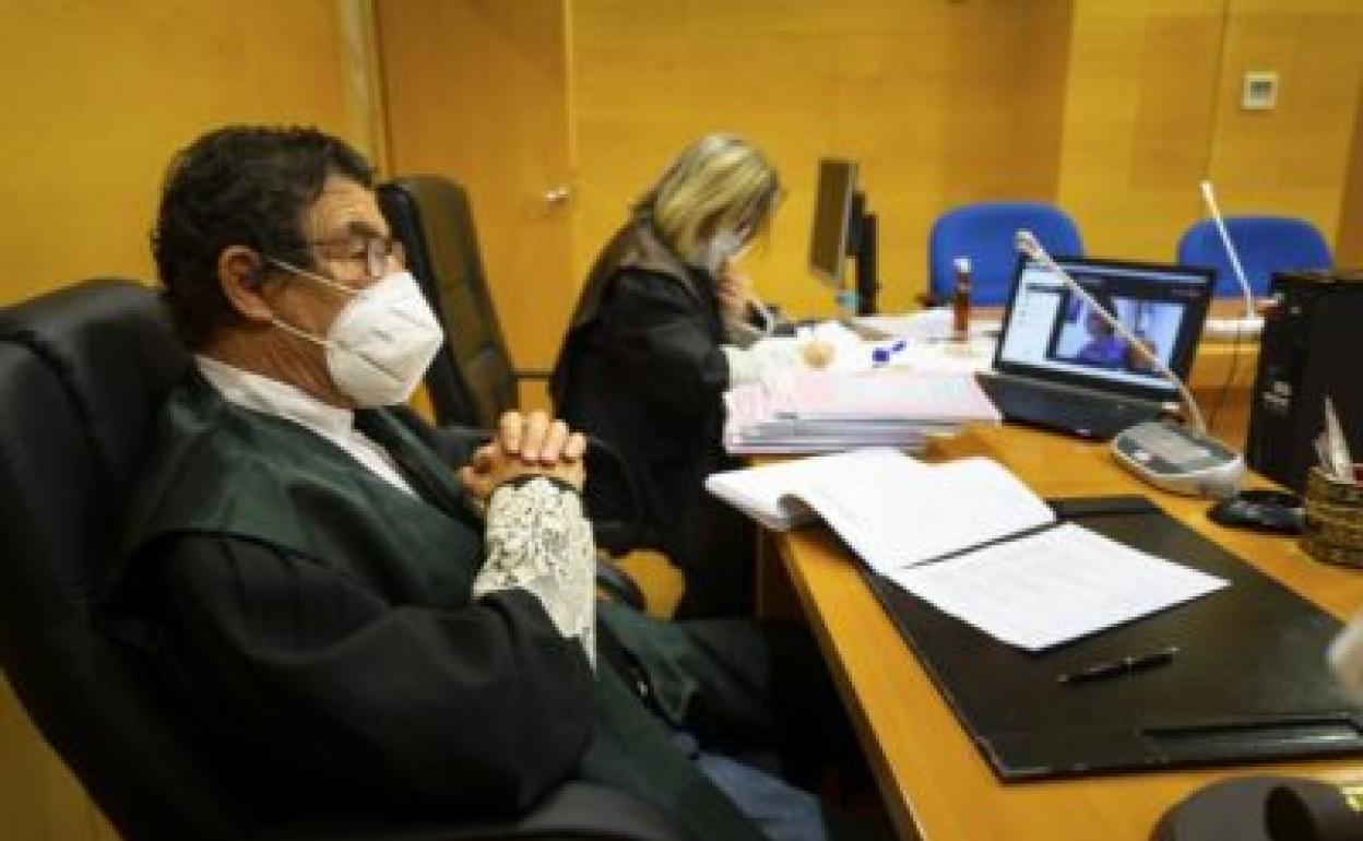 El juez Calatayud preside una vista.