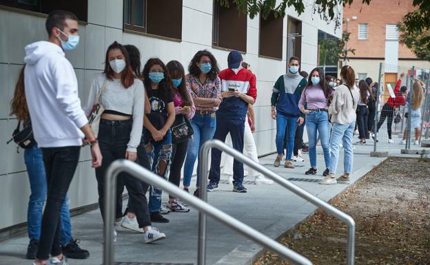 La Junta prorroga otros 10 días la suspensión de las clases presenciales en la Universidad de Granada