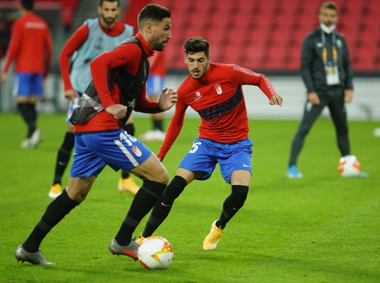 El encuentro se celebra en el en el Philips Stadion.