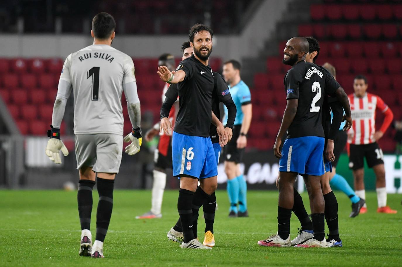 El encuentro se celebra en el en el Philips Stadion.