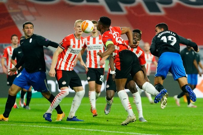 El encuentro se celebra en el en el Philips Stadion.
