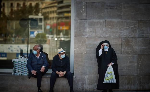 Granada suma en 24 horas más contagiados que siete Comunidades Autónomas