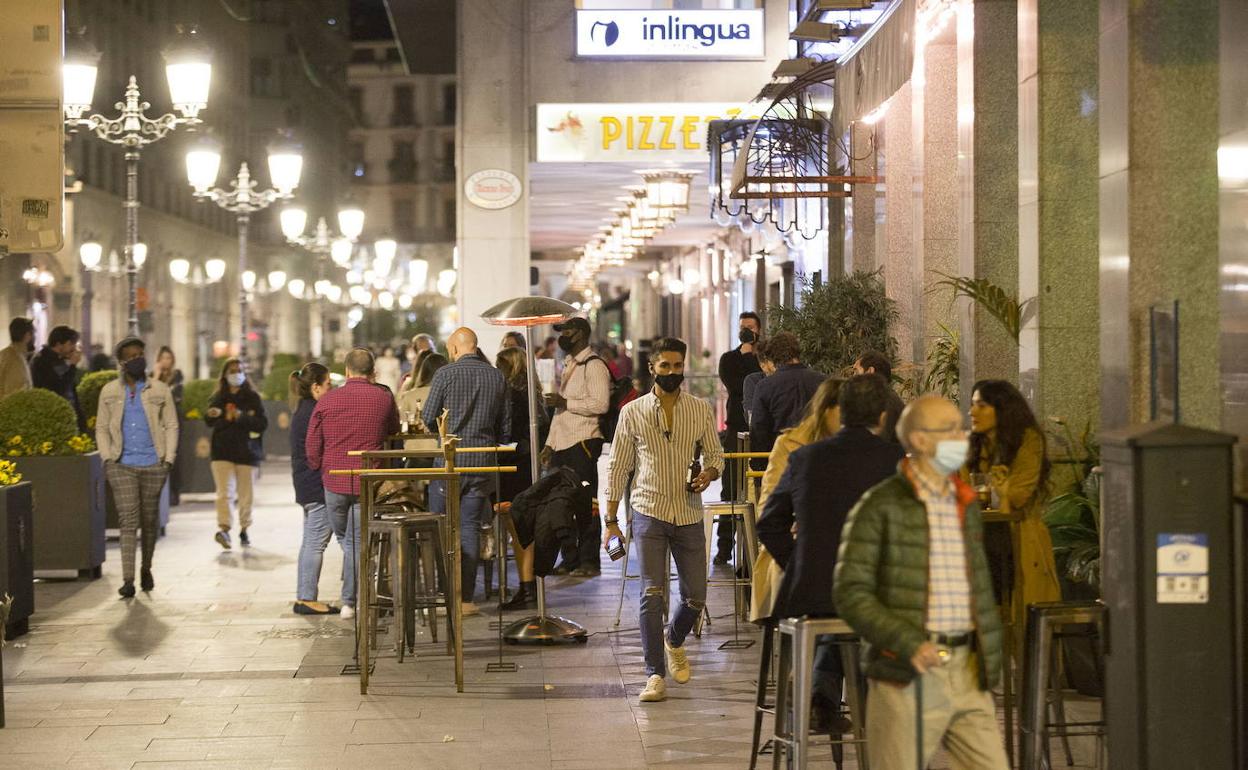 Entra en vigor la nueva limitación de reuniones de personas en zonas de Andalucía con más restricciones