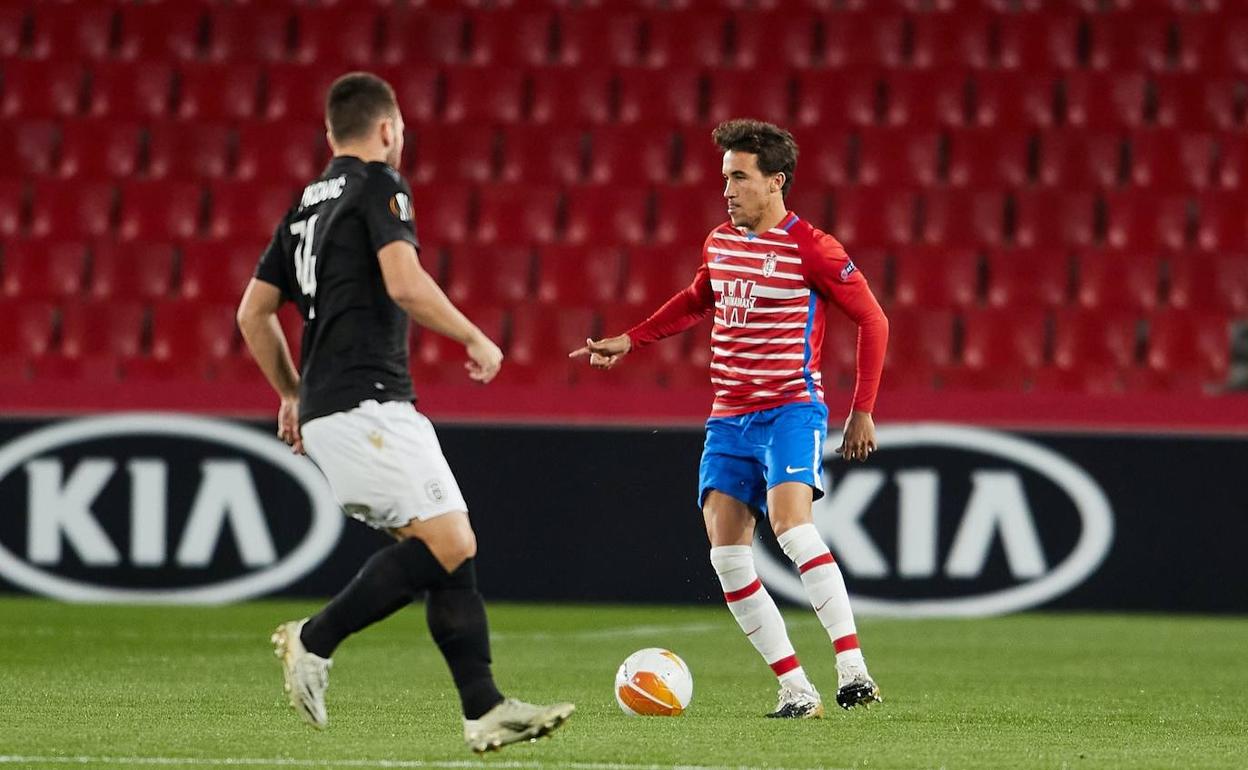 Luis Milla formó en el centro del campo de inicio junto a Gonalons y Yangel Herrera. 